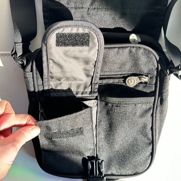 Vaude cross body bag, multi pocket, secure, small adjustable - Picture 7 of 11